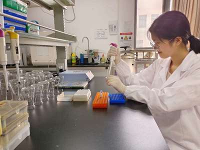 湖北工業(yè)大學 將“生態(tài)包袱”變?yōu)椤熬G色財富”的生物技術開發(fā)之路
